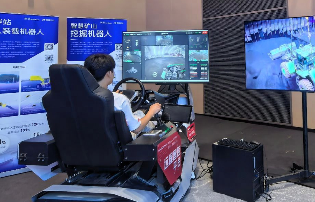 “智能座舱”直连高危作业现场，远程遥控千里外的电厂与船舱丨聚焦WAIC2026